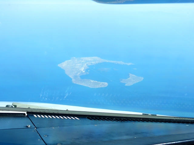 Die Insel Santorin vom Cockpit eines A 320 aus gesehen 