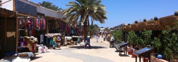 Dahab: Günstiges Paradies für Taucher, Surfer und Backpacker