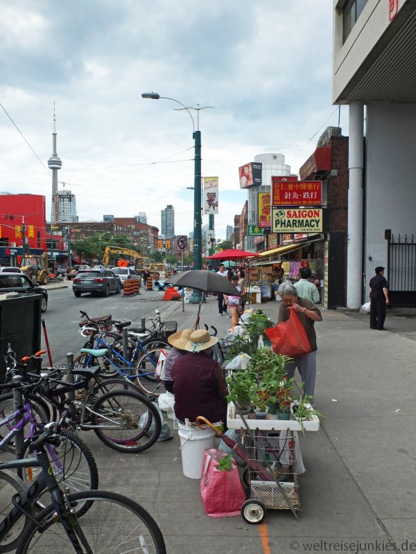Chinatown mit dem CN-Tower im Hintergrund
