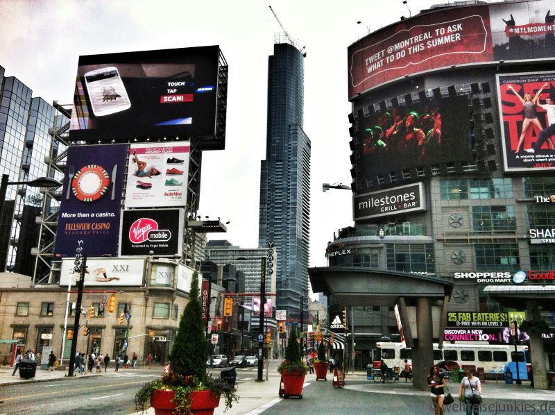 Ein bisschen Times Square Feeling auf dem Yonge-Dundas-Square